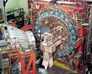 CDF na urychlovači Tevatron byl jedním ze dvou detektorů, na kterých byl objeven t kvark. Zdroj: Tevatron.