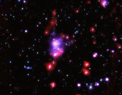Snímky galaktické kupy XDCP J0044.0-2033 Gioiello