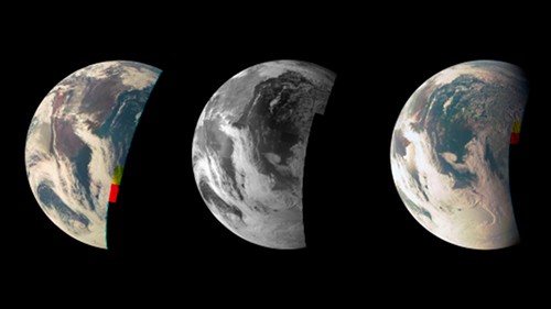 Snímky Země pořízené JunoCamem při průletu na cestě k Jupiteru 9. října 2013