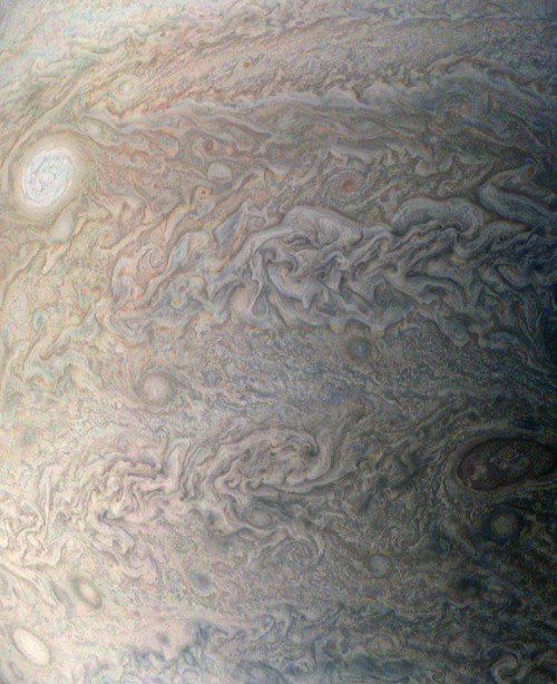 Typický vzor oblaků na Jupiteru, snímek byl pořízen 11. prosince 2016 Typický vzor oblaků na Jupiteru, snímek byl pořízen 11. prosince 2016