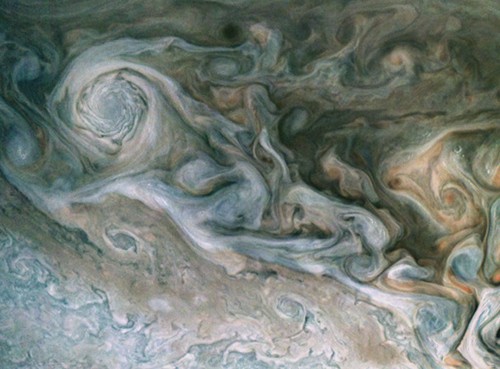 Detail turbulencí na Jupiteru, 27. břerzna 2017 Detail turbulencí na Jupiteru, 27. břerzna 2017