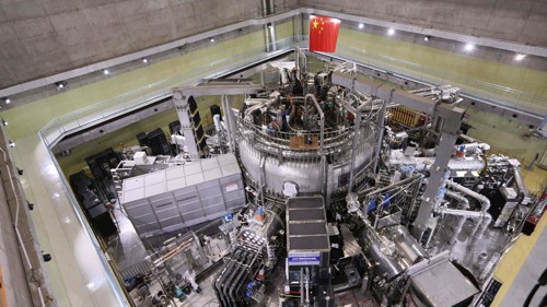 První plně supravodivý tokamak, čínský EAST