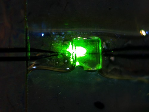 Dusíkové dopanty v diamantu mohou být excitovány zeleným světlem