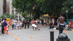 NY_City_Hall_Park_breakdance