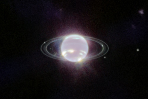 Infračervený snímek Neptunu s prstenci (JWST, 2022)