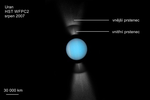 Unikátní fotografie vnitřního a vnějšího prstence v období, kdy Země procházela přesně jejich rovinou