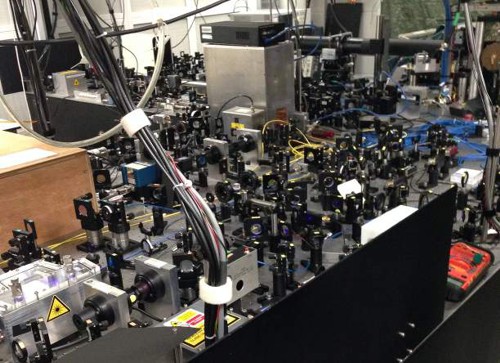 Optická lavice s iontovou pastí velikosti mikročipu