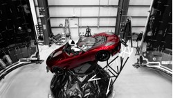 Elektromobil Tesla Roadster na raketě