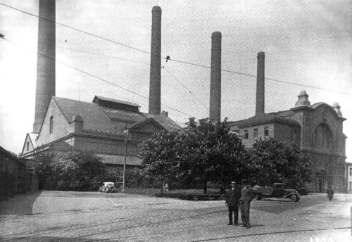 První elektrárna vyrábějící střídavý proud pro Prahu byla v Holešovicích