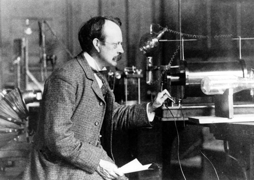 John Joseph Thomson a katodová trubice, s jejíž pomocí objevil elektron