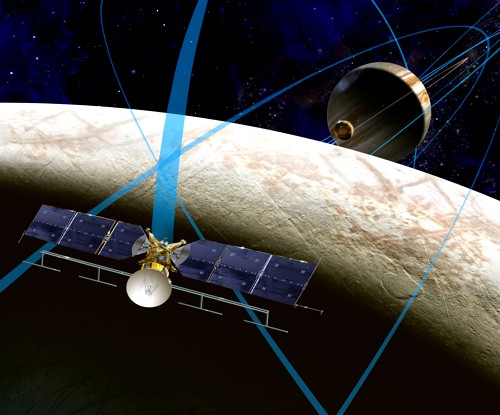 Mise Europa Clipper nad jupiterovým měsícem Europa