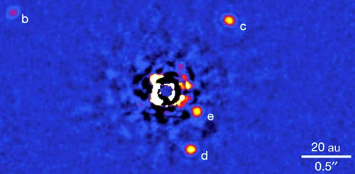 HR8799 – první přímo zobrazená vícenásobná planetární soustava