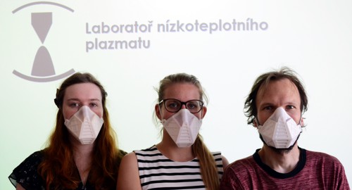 PLA masky testované dobrovolníky z Laboratoře nízkoteplotního plazmatu VŠCHT Praha