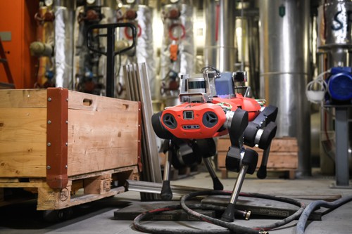 Robot ANYmal se sám vyhýbá spadlým překážkám na podlaze