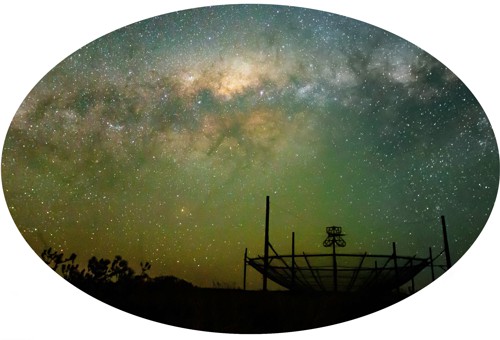 Noční obloha nad radioteleskopickým polem HERA
