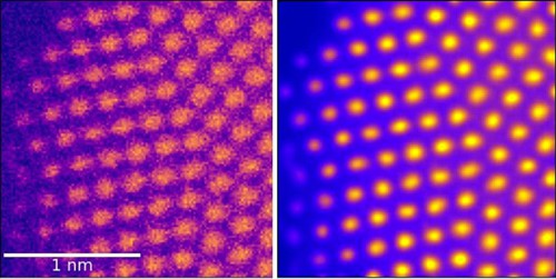Nanočástice zlata zobrazená transmisní elektronovou mikroskopií (STEM). Obraz je upraven počítačovými algoritmy strojového učení.