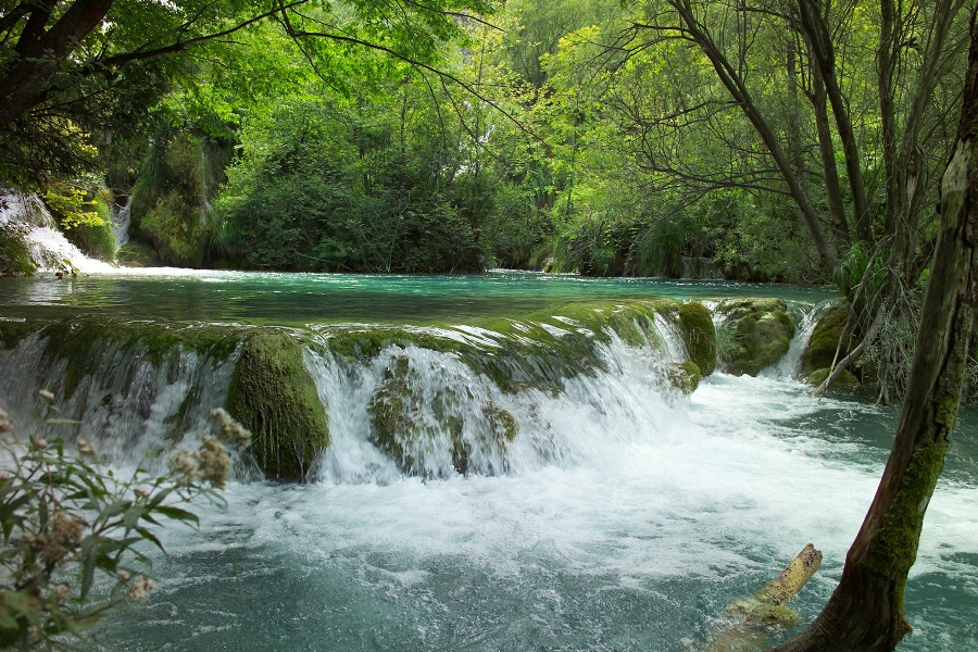 Jedna z mnoha kaskd v NP Plitvika jezera