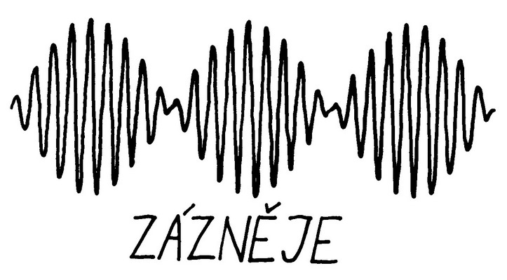 zázněje